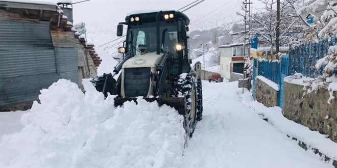 130 mahallenin yolu kar nedeniyle kapandı