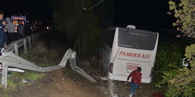 Manisa'da yolcu otobüsü ile kamyonet çarpıştı: 7 yaralı