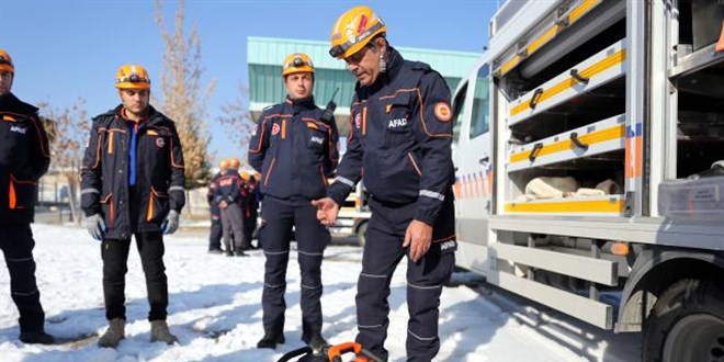 Baba oğul aynı ekipte hayat kurtarıyor