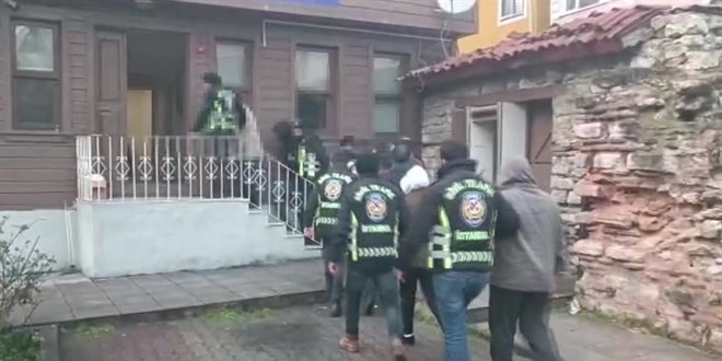 Ambulansa yol vermeyen konvoydakilere 118 bin lira ceza