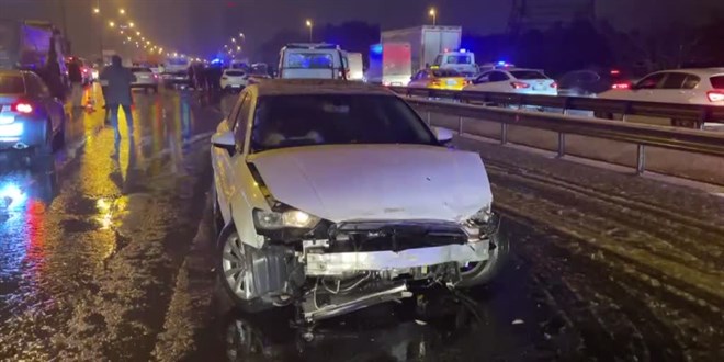 TEM Otoyolu Esenler mevkisindeki kazada 1 kişi öldü, 1 polis yaralandı