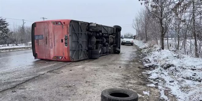 Kastamonu'da cenazeye gidenleri taşıyan otobüs devrildi, 13 kişi yaralandı