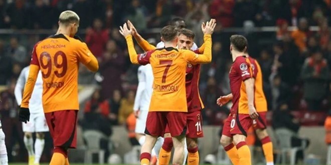 Lider Galatasaray'dan tarihi seri