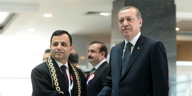 Erdoğan, Anayasa Mahkemesi Başkanlığına yeniden seçilen Arslan'ı kutladı