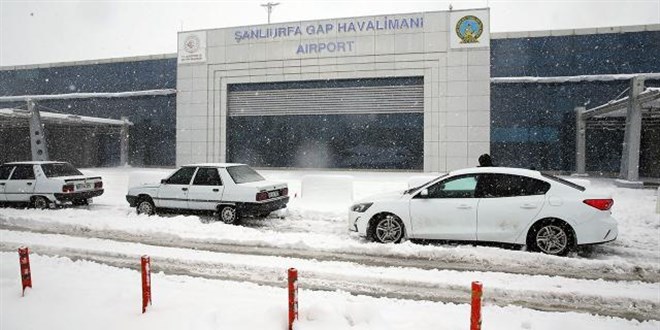 3 ilde uçak seferlerine kar engeli