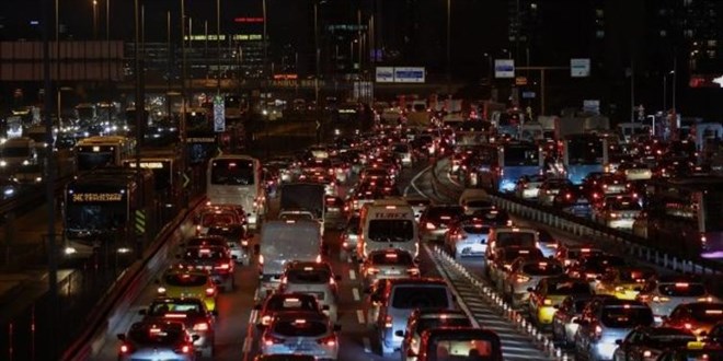 İstanbul'da trafik yoğunluğu yaşanıyor