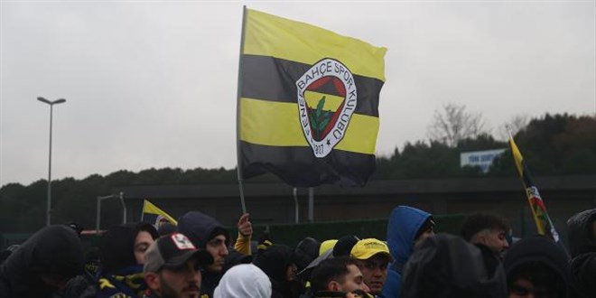 Fenerbahçe taraftarı TFF'yi protesto etti