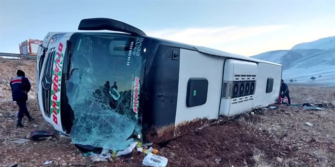 Afyonkarahisar'da otobüs devrildi: Ölü sayısı 8'e yükseldi