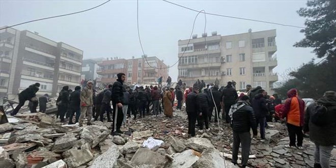 Kahramanmara'taki depremin ardndan arama kurtarma almalar sryor