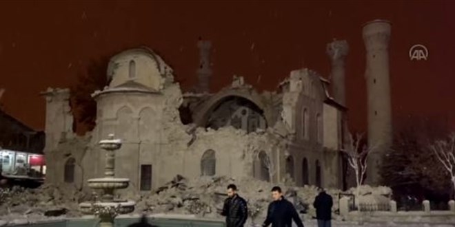 Depremde Battalgazi Ulu Camii yıkıldı