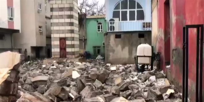 Yklan caminin minaresi zerine den arapa retmeni hayatn kaybetti