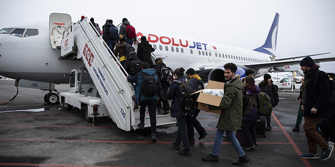 Ankara'dan 300 sağlık personeli deprem bölgesine gönderildi