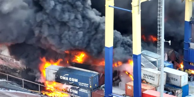 MSB açıkladı: İskenderun Limanı'ndaki yangın söndürüldü