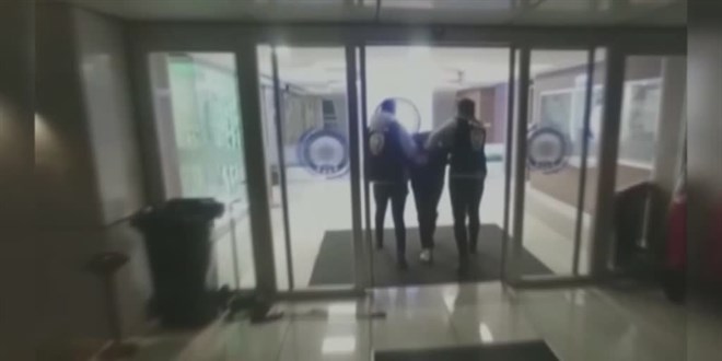 Enkaz altındakileri arayarak kandıran 2 şüpheli tutuklandı