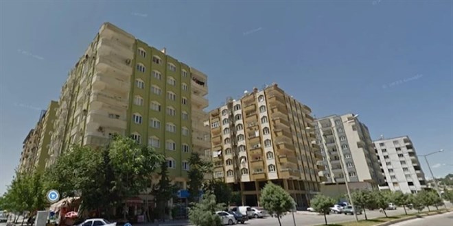 8 bloklu 320 dairenin bulunduğu site tamamen yıkıldı