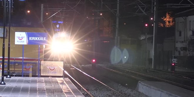Deprem mağdurlarını taşıyan dizel tren setleri Kırıkkale'ye ulaştı