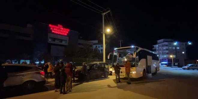 200 öğretmen ve 148 sağlık personeli deprem bölgesine gönderildi