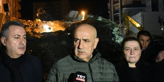 Bakan Kirici, Adana'da deprem blgesinde incelemelerini srdrd