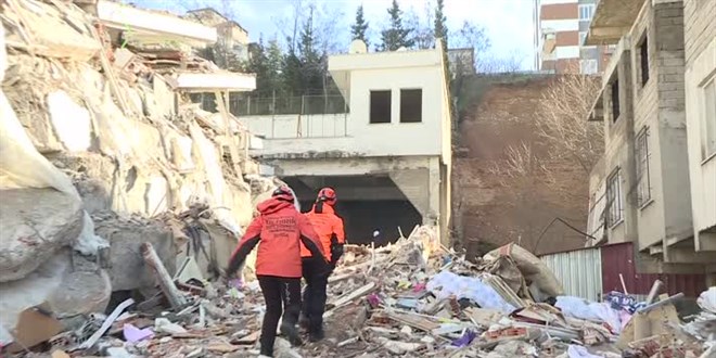 Deprem blgesinde az hasarl evi olanlara uyar