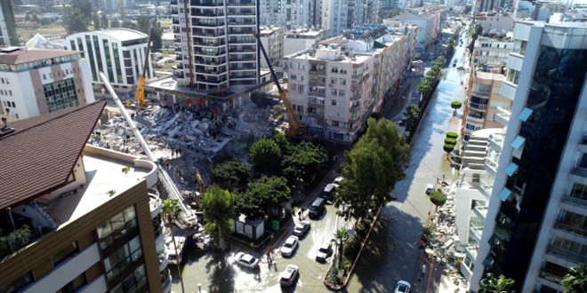 İskenderun'da deprem sonrası deniz seviyesi yükseldi