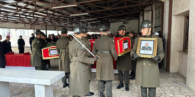 Depremde can veren uzman çavuş ve 12 yaşındaki oğluna veda