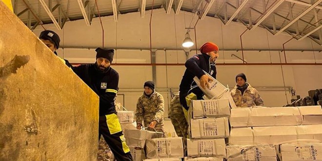 Sanayi ve Teknoloji Bakanlığı 250 adet duvar kırıcı iş makinesini deprem bölgesine gönderdi