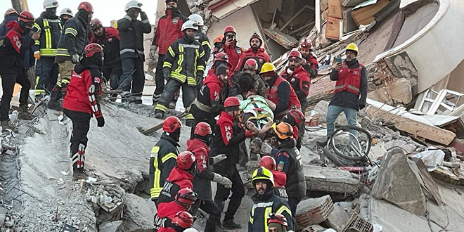 Gaziantep'te 3 kii depremden 76 saat sonra enkazdan kurtarld