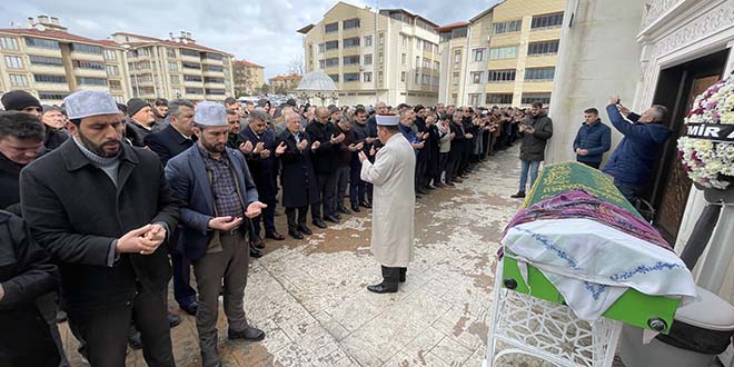 Hamile öğretmen depremde hayatını kaybetti, polis eşi enkaz altında