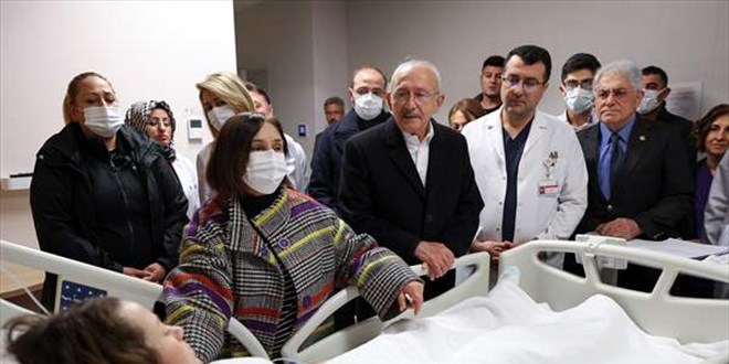 Kldarolu ve ei, ehir Hastanesi'nde tedavi gren depremzedeleri ziyaret etti
