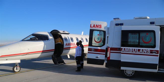 Uçak ambulanslar deprem bölgelerinden 900'ün üzerinde yaralıyı taşıdı