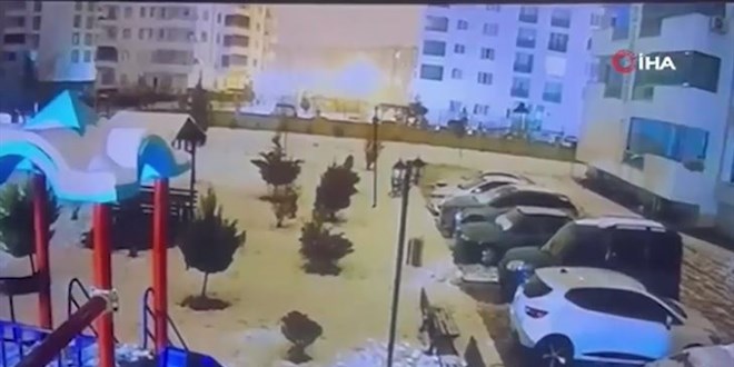 Deprem sırasında ortaya çıkan korkutucu ışık tüyler ürpertti!