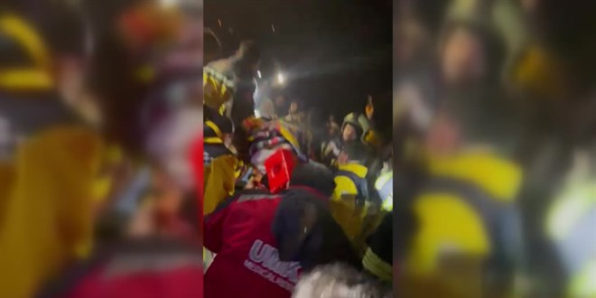 Depremde 24 yaşındaki hemşire 88 saat sonra kurtarıldı