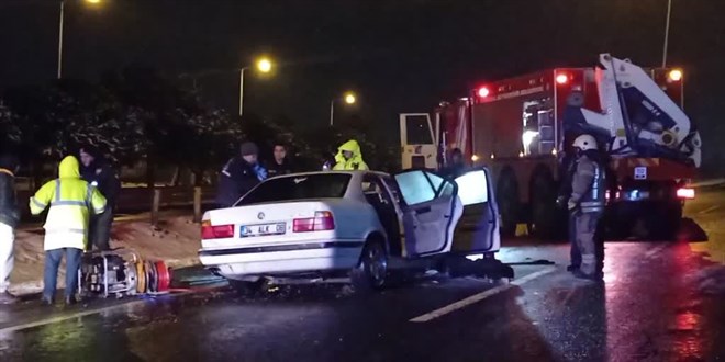 Silivri'de kar küreme aracına çarpan otomobilin sürücüsü hayatını kaybetti