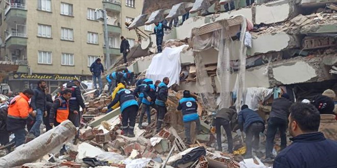 Enkazdan depremin 101. saatinde 28 yaşındaki üniversite öğrencisi kurtarıldı