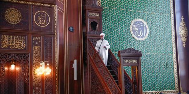 Malatya'da cuma namazı kılınırken 4,2 büyüklüğünde artçı sarsıntı oldu