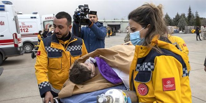 Deprem bölgesinde 144 bin 156 sağlıkçı görev yapıyor