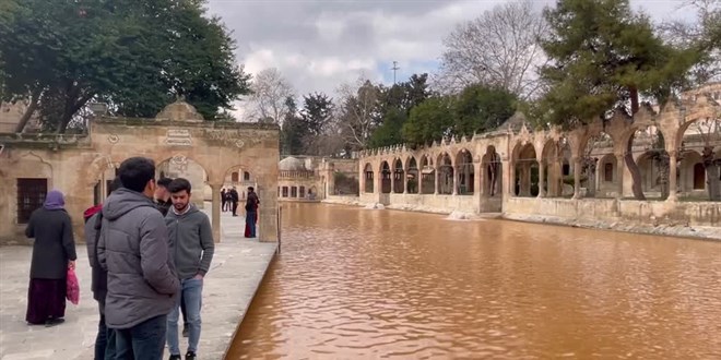 Balıklıgöl'ün suyunun rengini değiştirdi