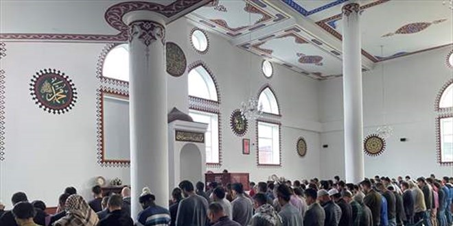 Depremlerde ölenler için Kolombiya'da gıyabi cenaze namazları kılındı