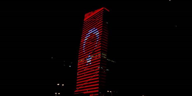 Katar'n sembol binalarna Trk bayra yanstld