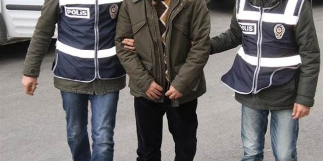 Gaziantep'te yıkılan bir binanın kolonunu kestikleri iddiasıyla 2 kişi yakalandı