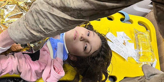 10 yaşındaki Aysima, enkaz altından 160 saat sonra çıkarıldı