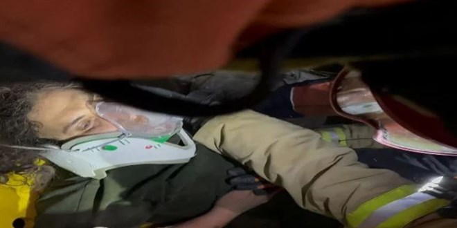 Enkazdan kurtarılan depremzede 'beni özel hastaneye götürmeyin' talebi