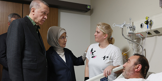 Erdoan, hastanedeki depremzedeleri ziyaret etti