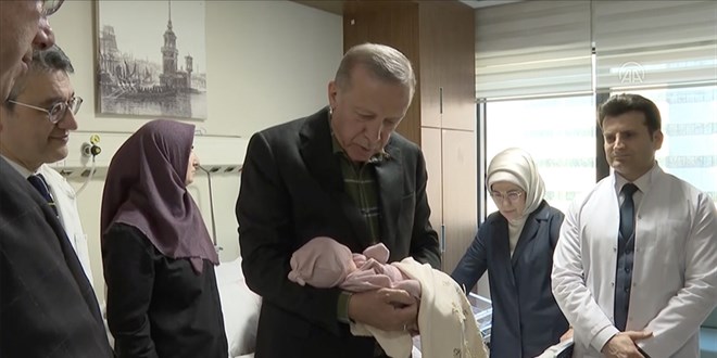 Cumhurbakan Erdoan, depremzedenin bebeine 'Aye Betl' ismini verdi