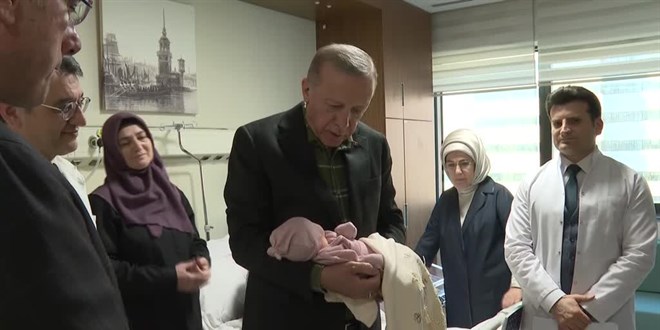 Erdoğan, depremzedenin bebeğine 'Ayşe Betül' ismini verdi