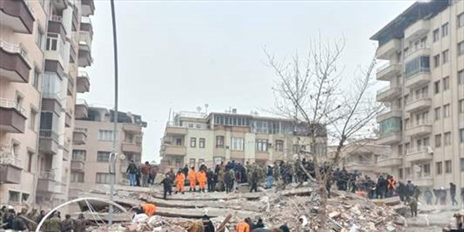 Gönüllü madenci enkazda bulduğu altınları polise teslim etti