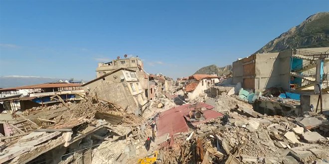 'Dünyanın aydınlatılan ilk caddesi' depremde büyük hasar gördü