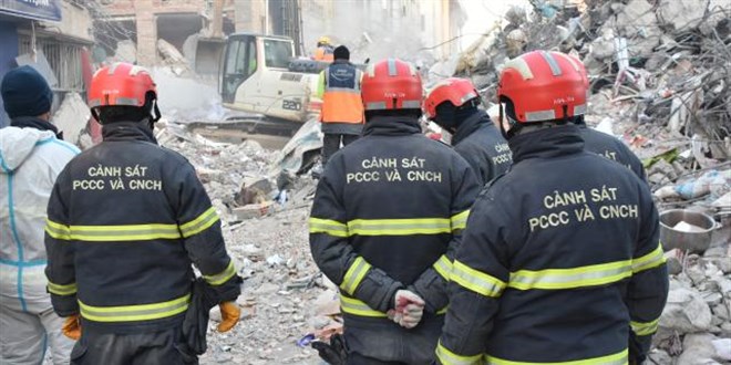 9 bini aşkın yabancı personel arama kurtarma çalışmalarında yer alıyor