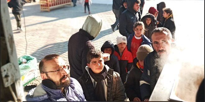 'Bölgede günlük 150 bin kişiye sıcak yemek veriliyor '