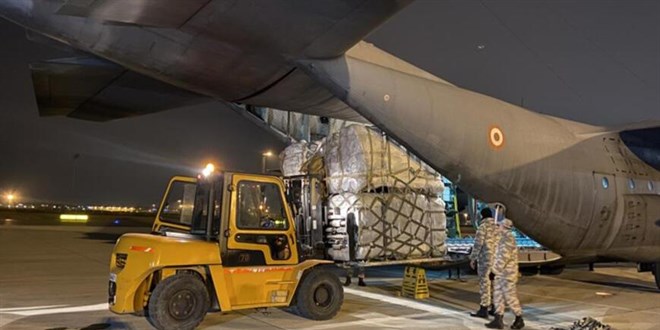Yurt dışından gelen 11 TIR'lık yardım malzemeleri deprem bölgelerine gönderildi